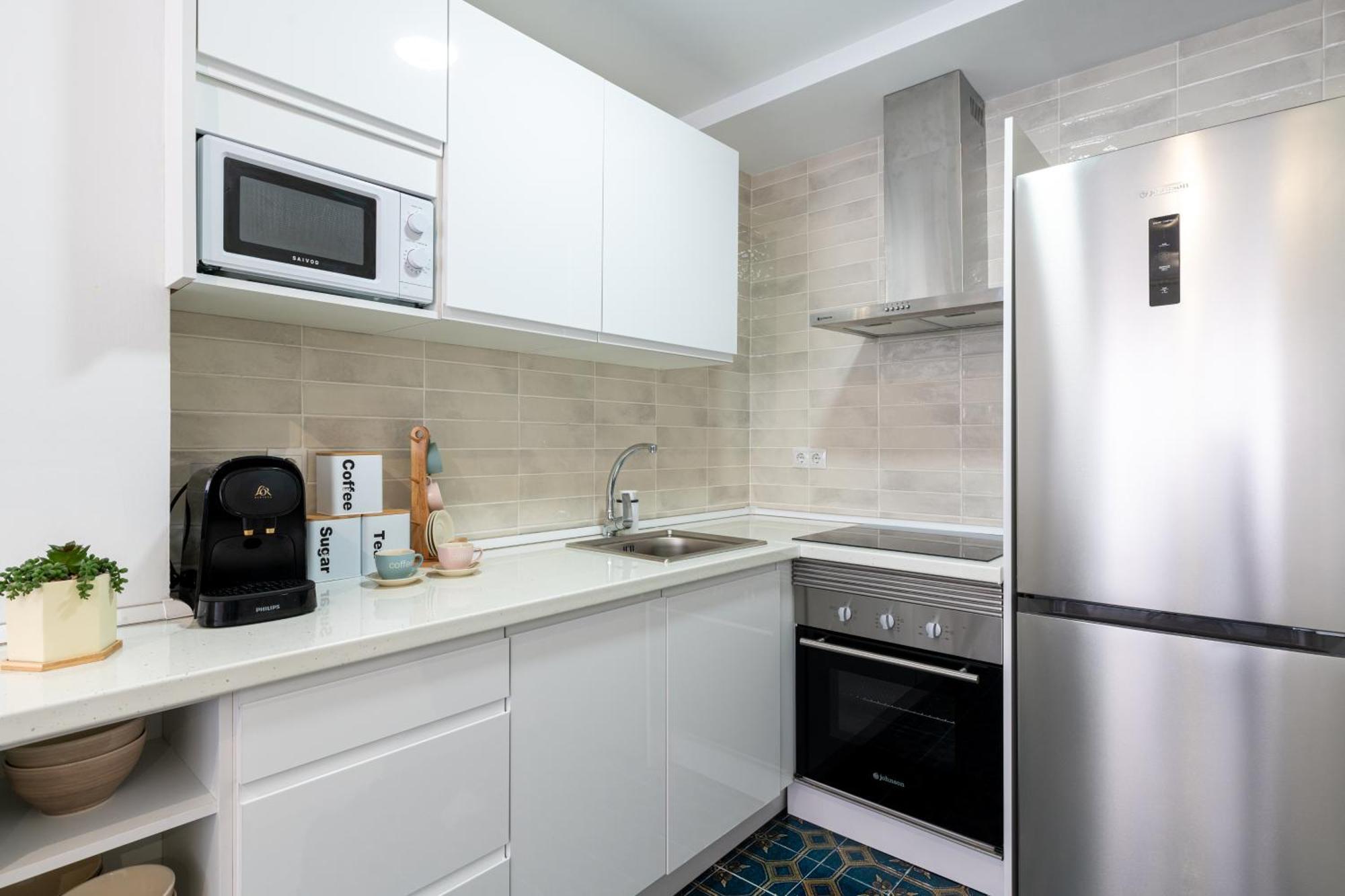 Piso Elegante Y Nuevo De 3 Habitaciones Y 2 Banos Севиля Екстериор снимка