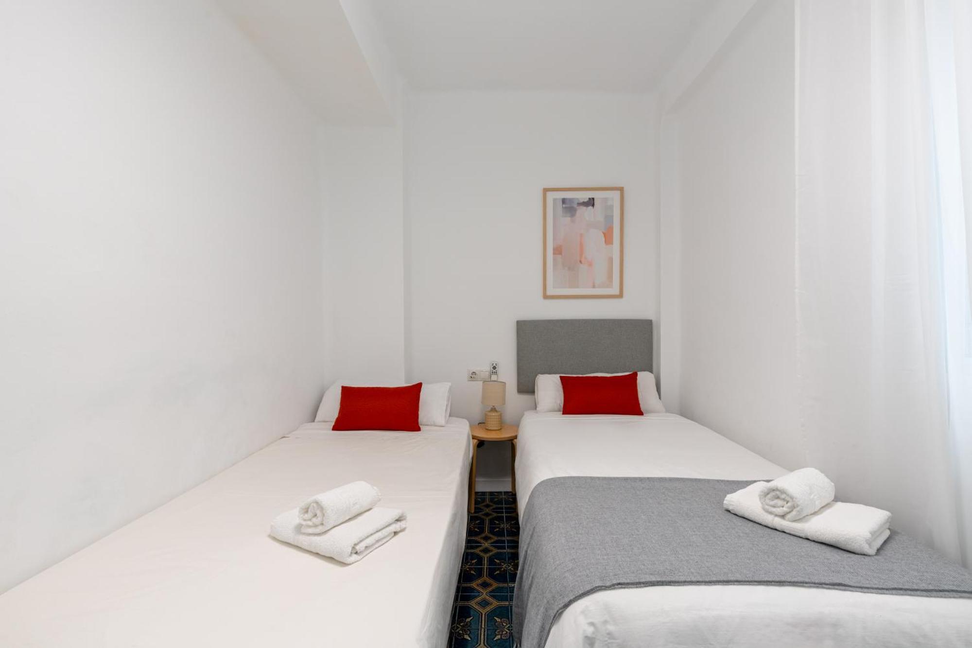 Piso Elegante Y Nuevo De 3 Habitaciones Y 2 Banos Севиля Екстериор снимка