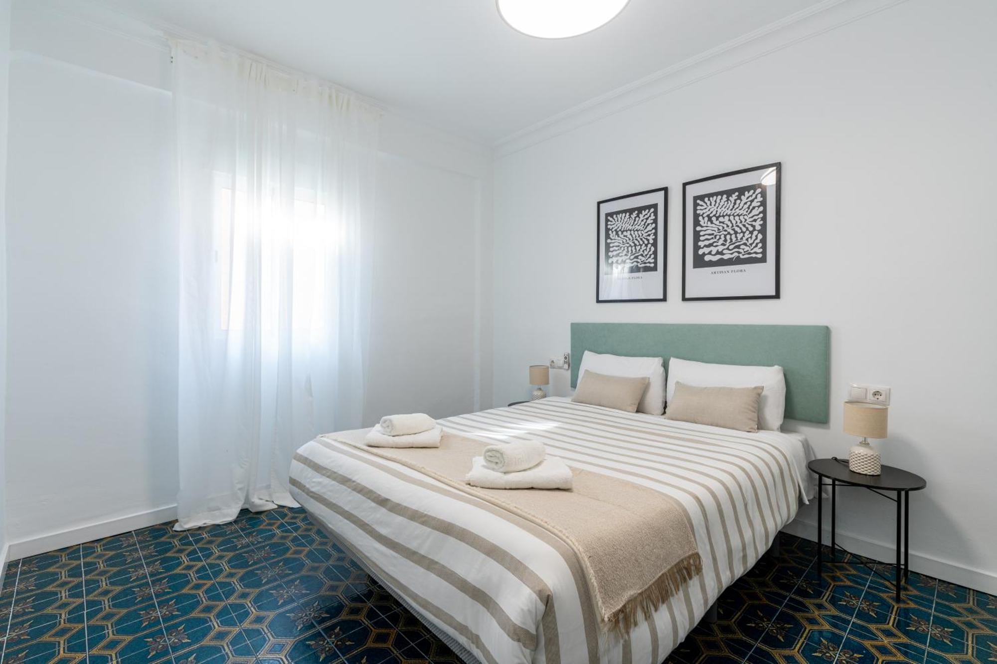 Piso Elegante Y Nuevo De 3 Habitaciones Y 2 Banos Севиля Екстериор снимка