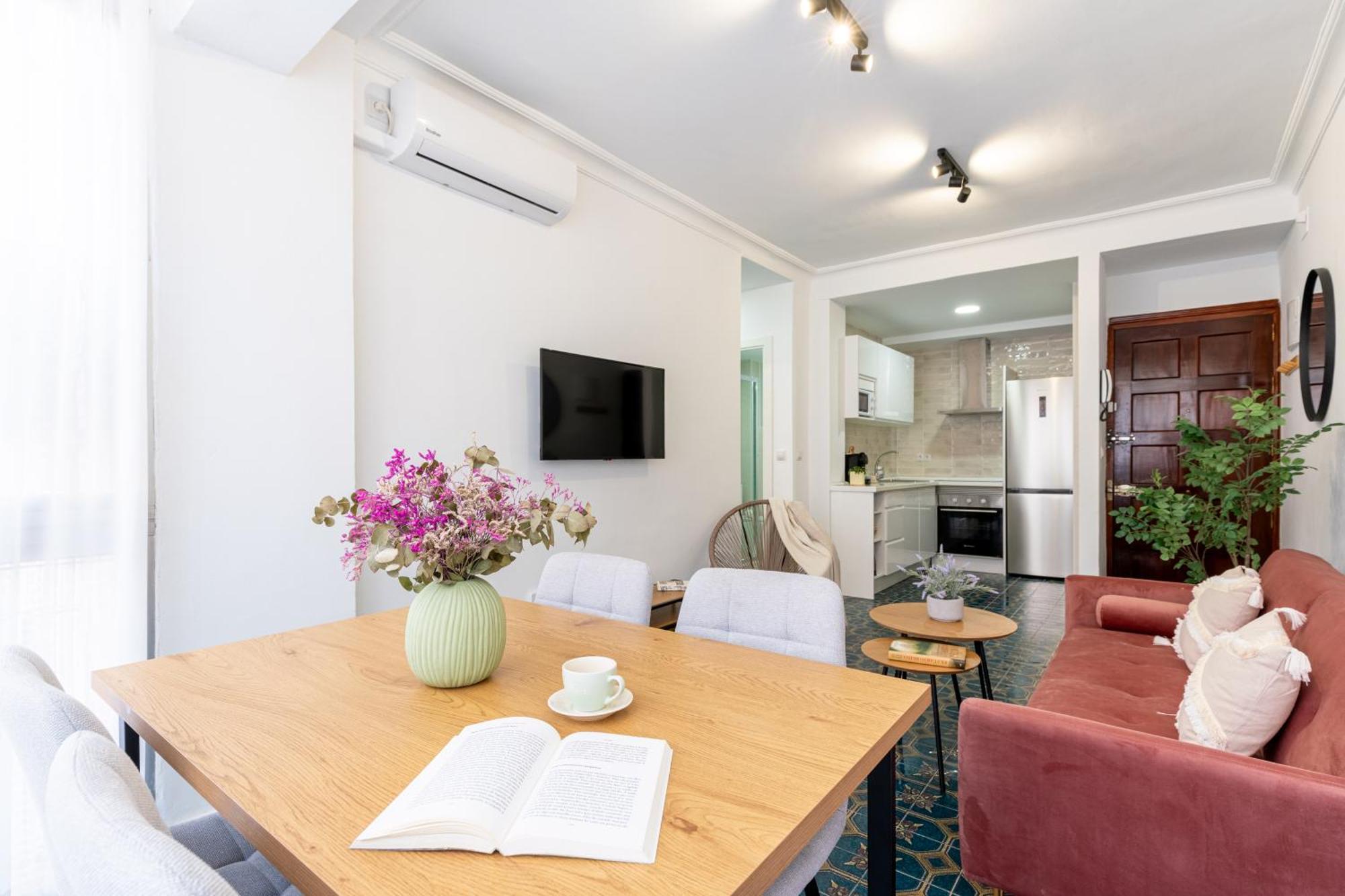 Piso Elegante Y Nuevo De 3 Habitaciones Y 2 Banos Севиля Екстериор снимка