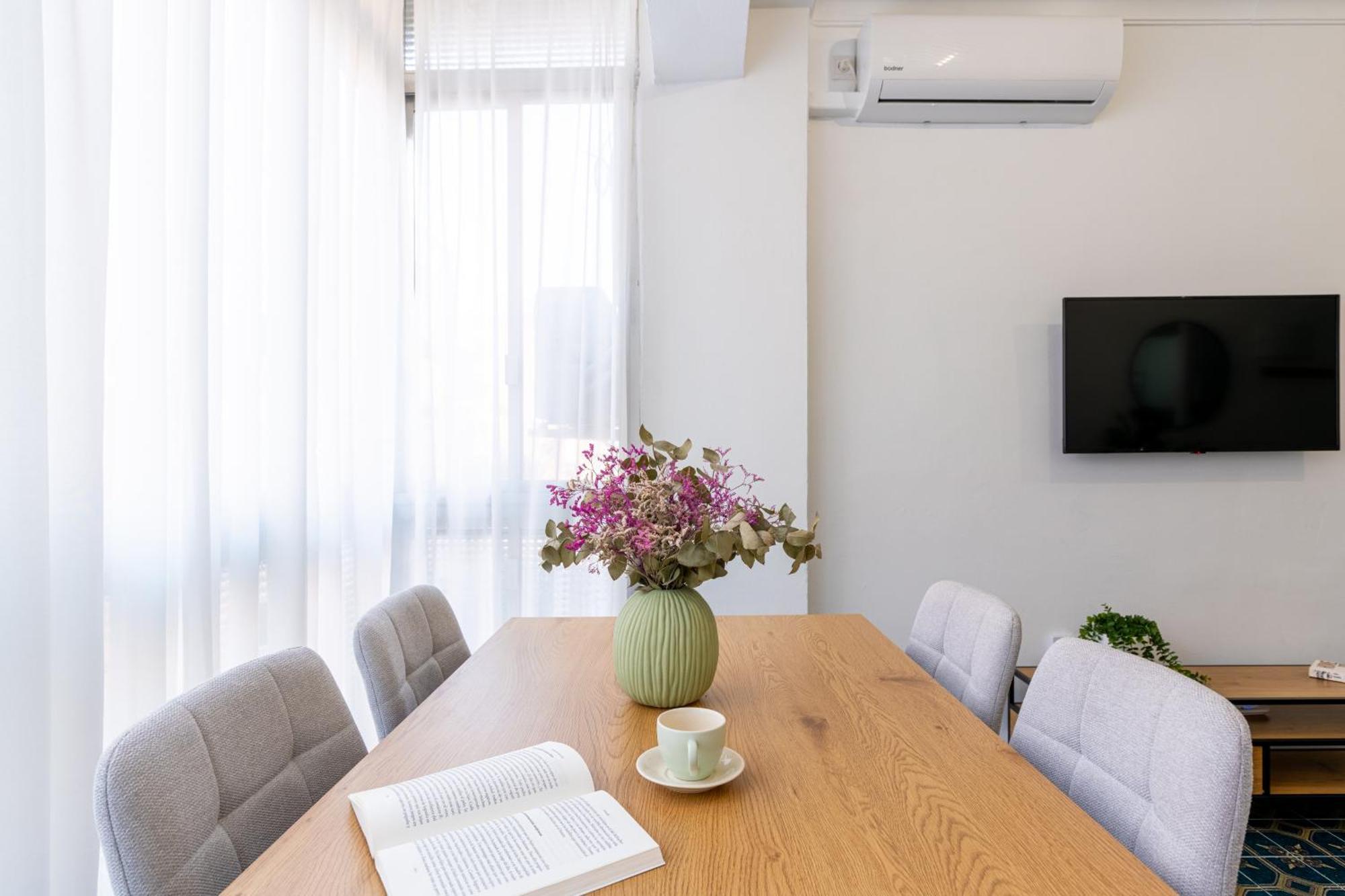 Piso Elegante Y Nuevo De 3 Habitaciones Y 2 Banos Севиля Екстериор снимка