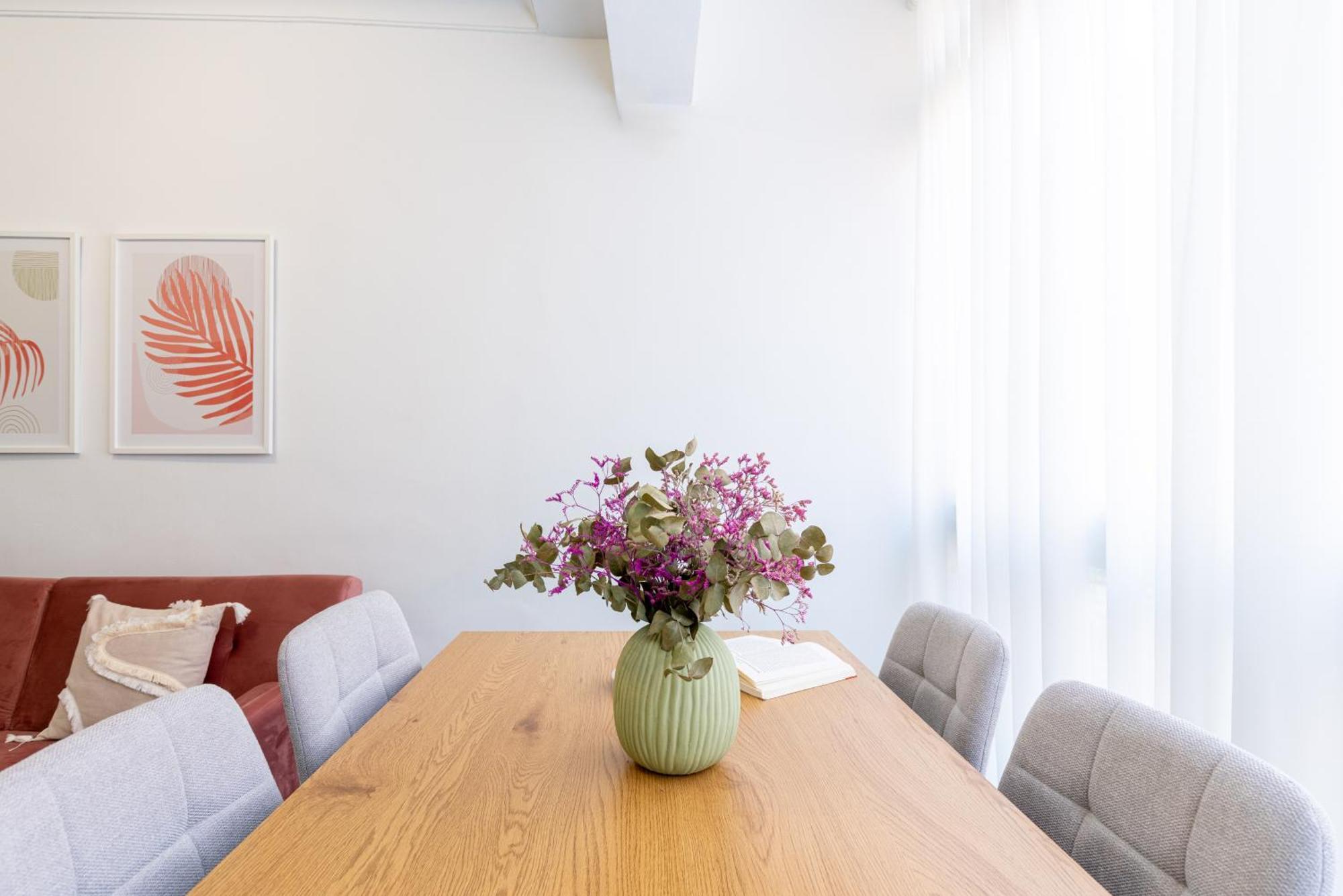 Piso Elegante Y Nuevo De 3 Habitaciones Y 2 Banos Севиля Екстериор снимка