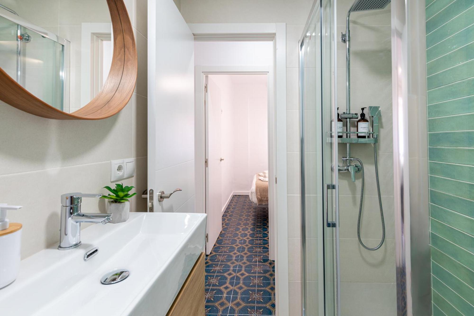 Piso Elegante Y Nuevo De 3 Habitaciones Y 2 Banos Севиля Екстериор снимка