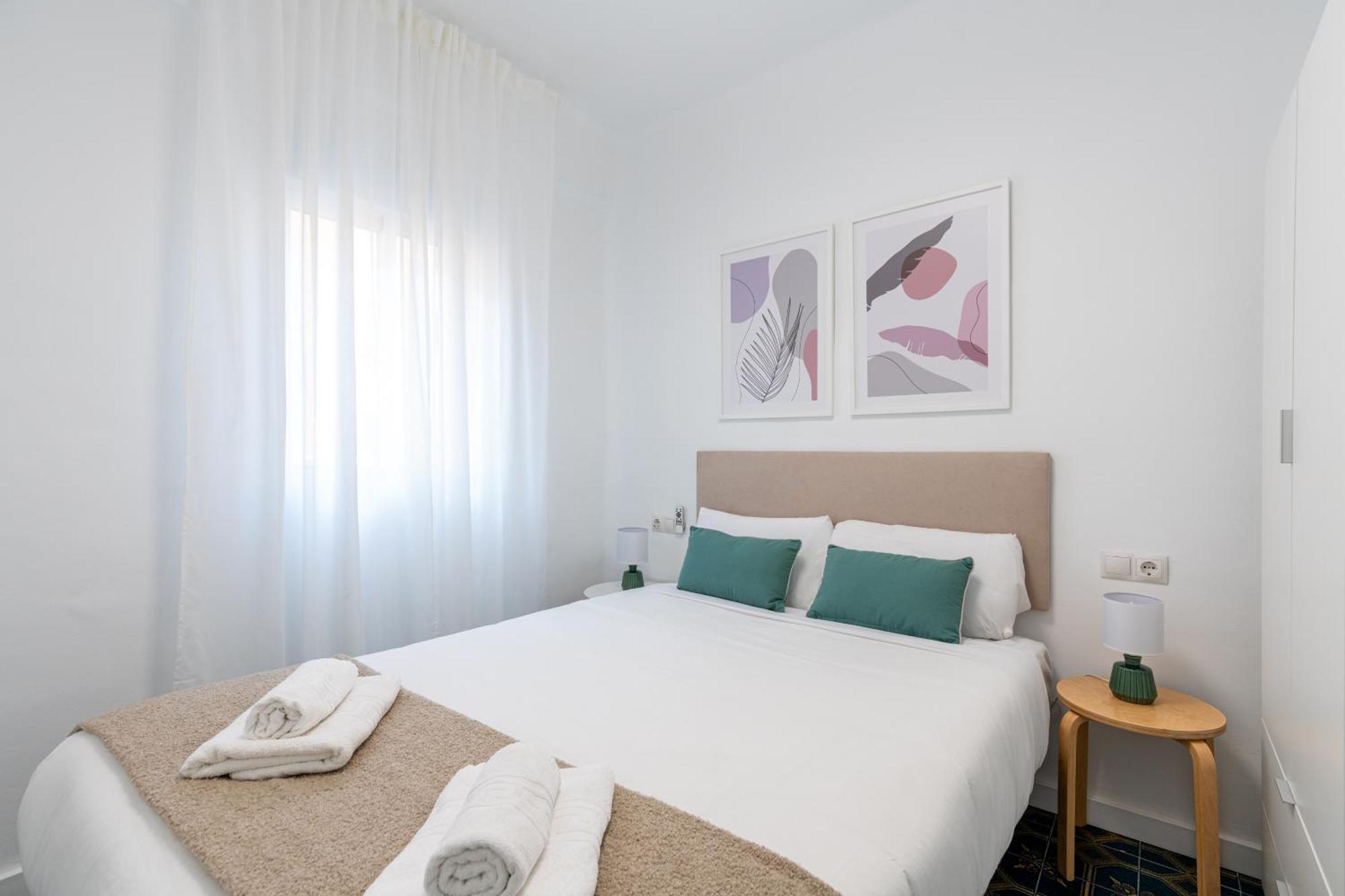 Piso Elegante Y Nuevo De 3 Habitaciones Y 2 Banos Севиля Екстериор снимка